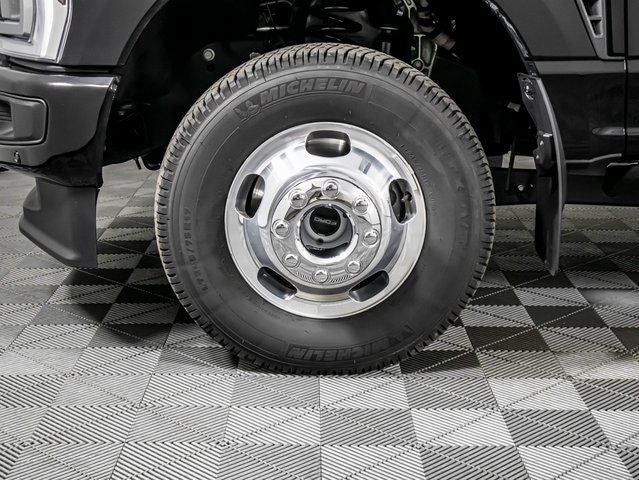 2025 Ford F-350 SD Platinum