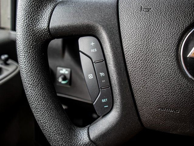 2023 Chevrolet Express Passenger 3500 1LS