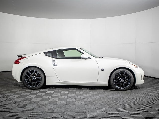 2017 Nissan 370Z 2DR CPE MT