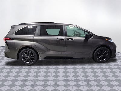 2022 Toyota Sienna LE 8 Passenger