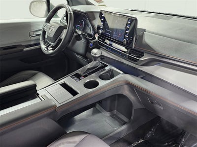 2022 Toyota Sienna LE 8 Passenger