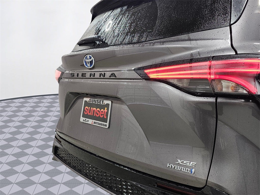 2022 Toyota Sienna LE 8 Passenger