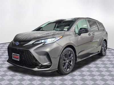 2022 Toyota Sienna LE 8 Passenger