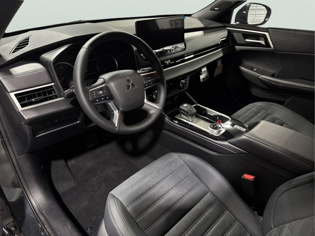 2026 Mitsubishi Outlander LE