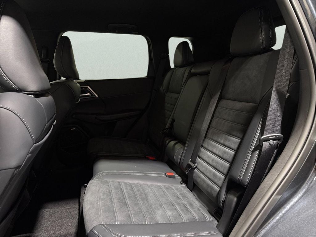 2026 Mitsubishi Outlander LE