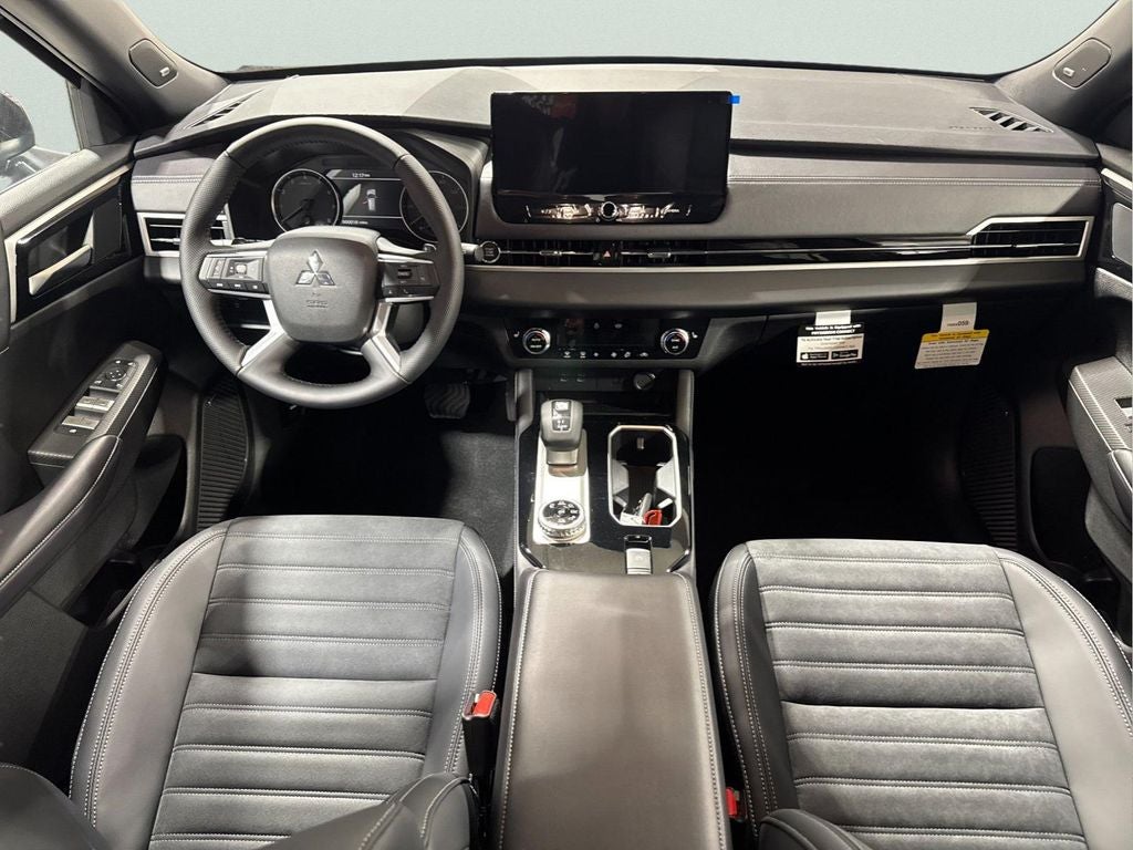 2026 Mitsubishi Outlander LE