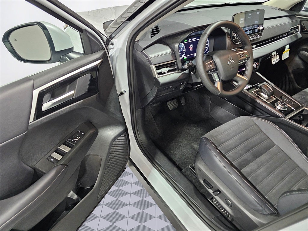 2025 Mitsubishi Outlander PHEV SE