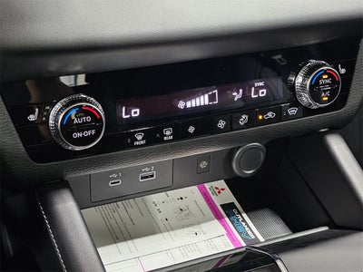 2025 Mitsubishi Outlander PHEV SE