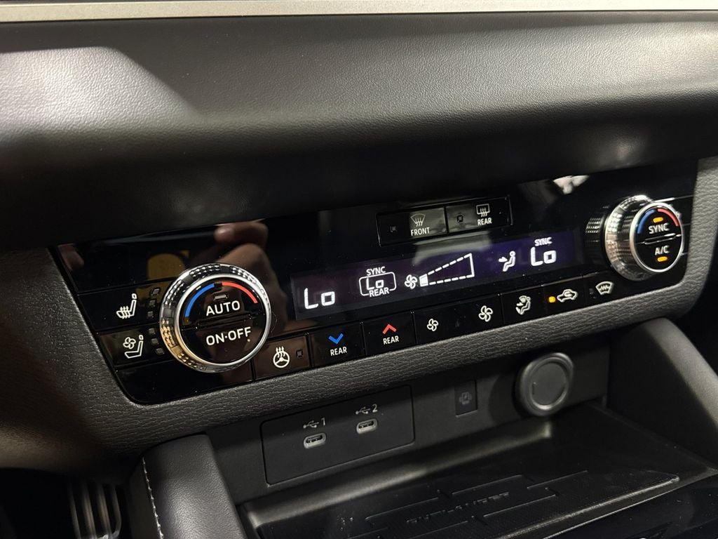2026 Mitsubishi Outlander PHEV SEL