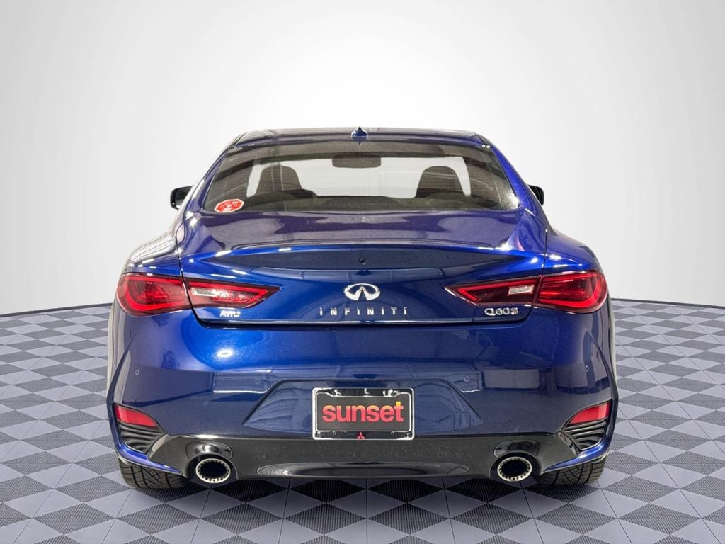2017 INFINITI Q60 Red Sport 400