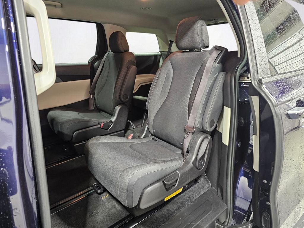 2022 Kia Carnival LX