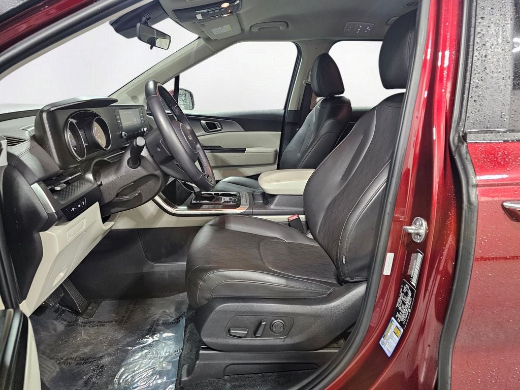 2024 Kia Carnival LX